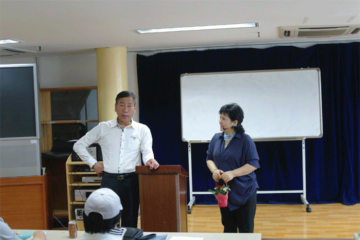 [사회교육] 스승의날 맞이 카네이션 전달 이미지