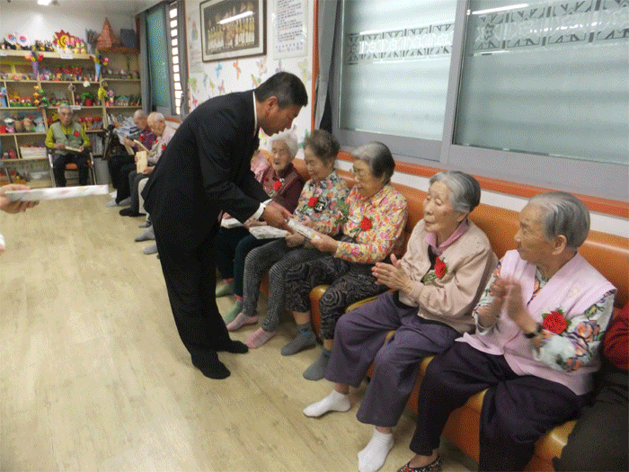 【데이케어】어버이날 맞이 프로그램진행 이미지