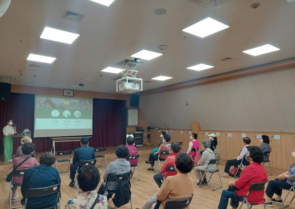 [종합상담] 5월 새내기시니어 교육 진행 이미지